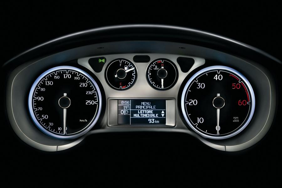  Lancia Delta 2008 года  (фото 16 из 94)